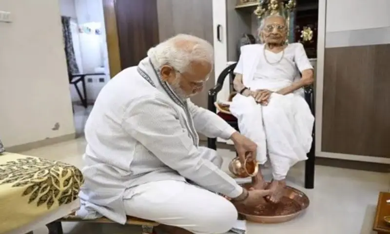Modi politician with his mother